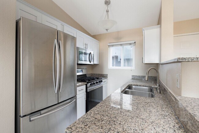 Foto del edificio - Cute 2 bedroom 2 bathroom condo in University Heights!