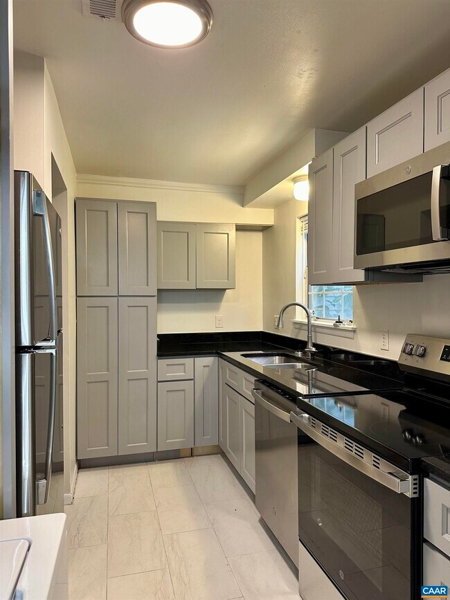 Foto del edificio - 104 Longwood Dr