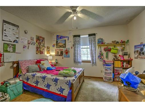 BIG BEDROOM 2 - 11027-11035 N Oak Traffic Way