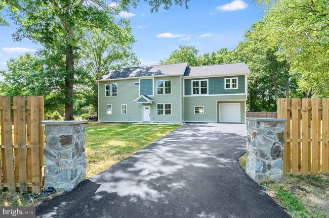 Building Photo - 8830 Badger Dr