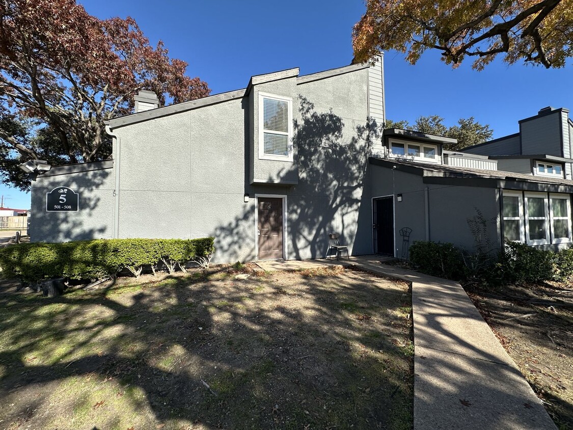 Primary Photo - Charming 2-Bed Unit in Dallas!