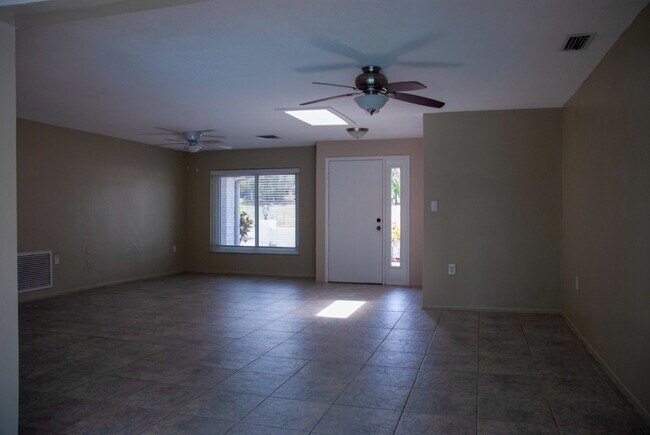 Foto del edificio - 3/Bedroom 3/Bath Tarpon Springs Home