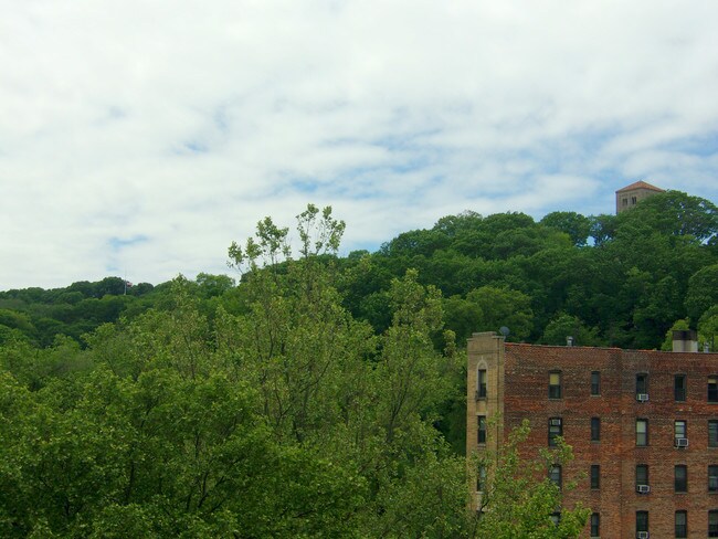 Foto del edificio - 5 Seaman Ave