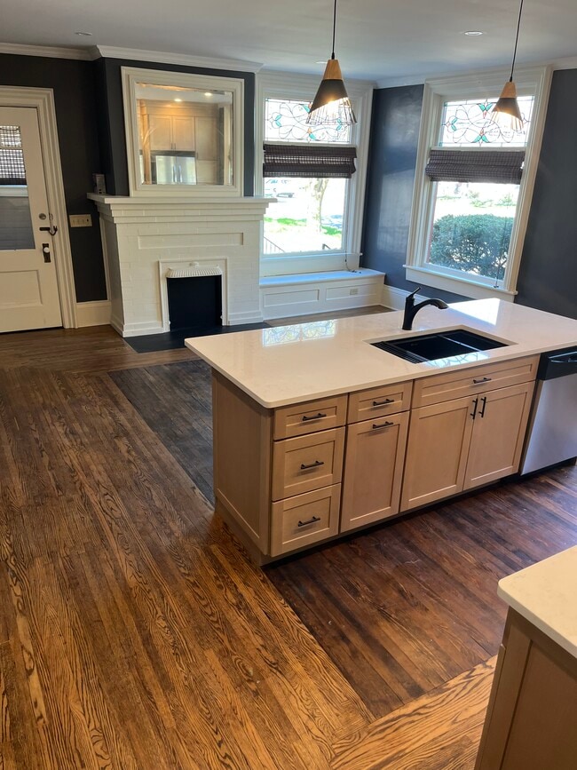 Building Photo - 79 E Main St