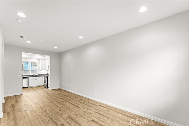 Building Photo - 64 Full Moon