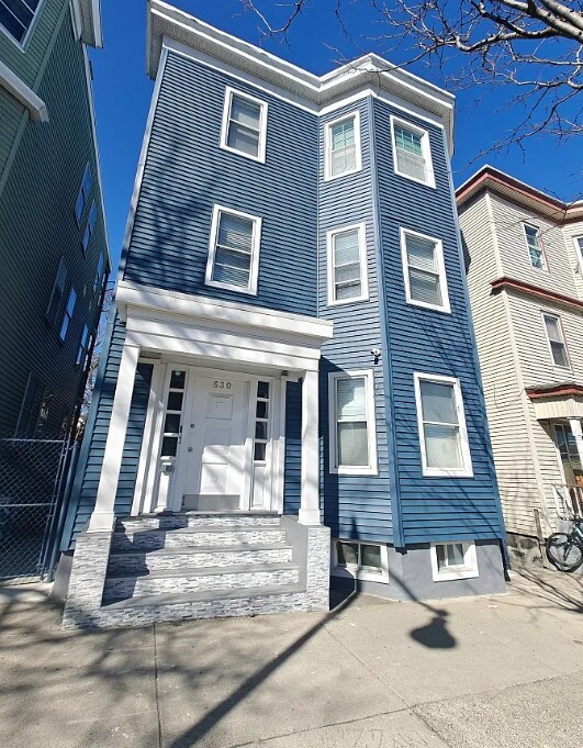 Foto del edificio - 630 Bennington St