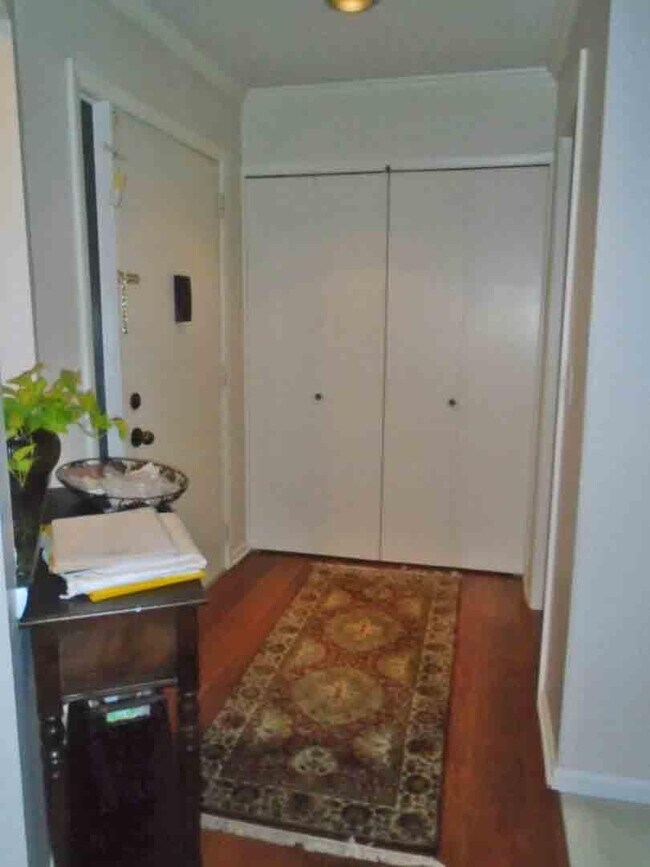 Foto del edificio - 2547 Meade Ct