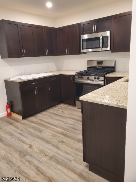 Foto del edificio - 530 Ringwood Ave