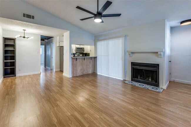 Foto del edificio - 7202 Carver Ave