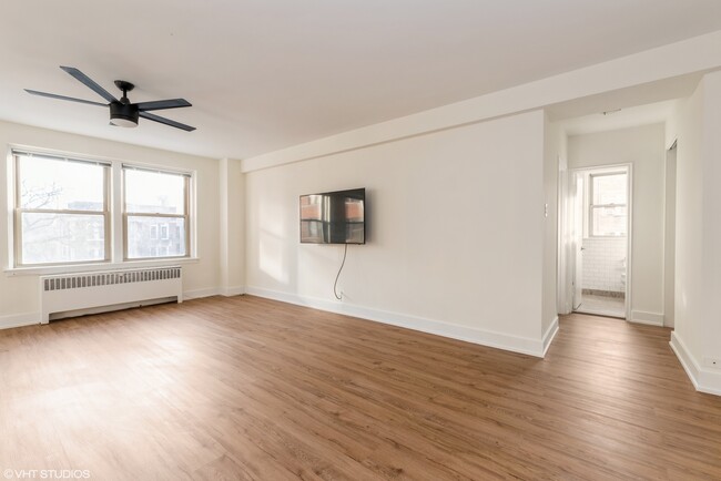 Foto del edificio - 4900 N Marine Dr