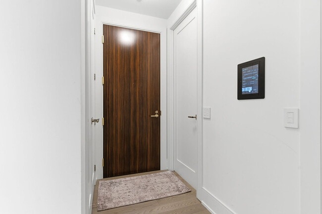 Photo du bâtiment - 455-455 Wellington St W