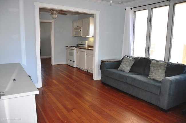 Foto del edificio - 61 Linden Ave