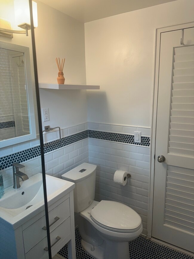 Photo - 210 Mendoza Ave Apartment