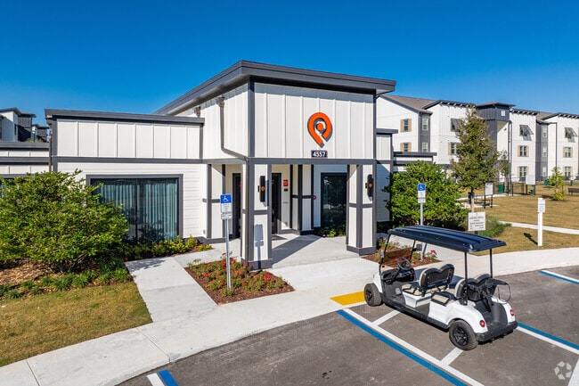 Centro de arrendamiento - Pointe Grand Spring Hill
