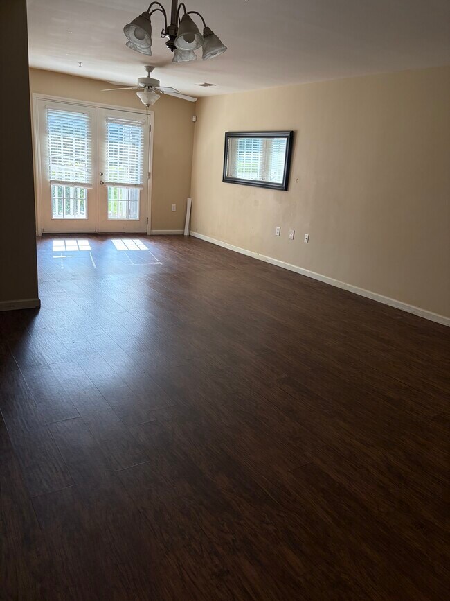 Foto del edificio - 7102 W Friendly Ave