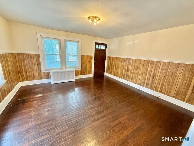 Building Photo - 26 Bridgeport Ave