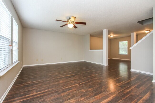 Foto del edificio - 5692 N Jefferson Dr