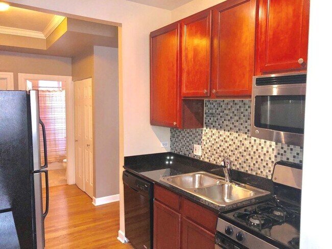 Foto del edificio - 536 W Belmont Ave