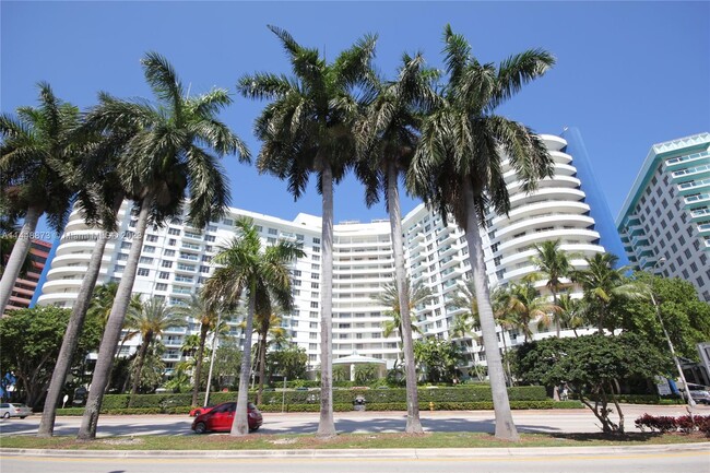 Foto del edificio - 5161 Collins Ave