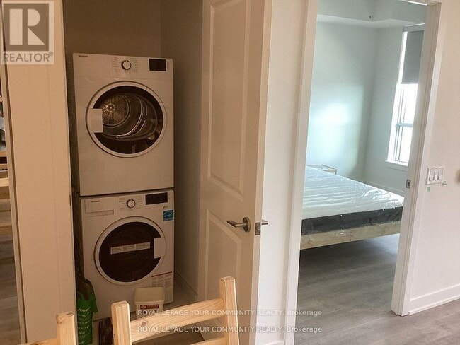 Building Photo - 30 Upper Mall Wy