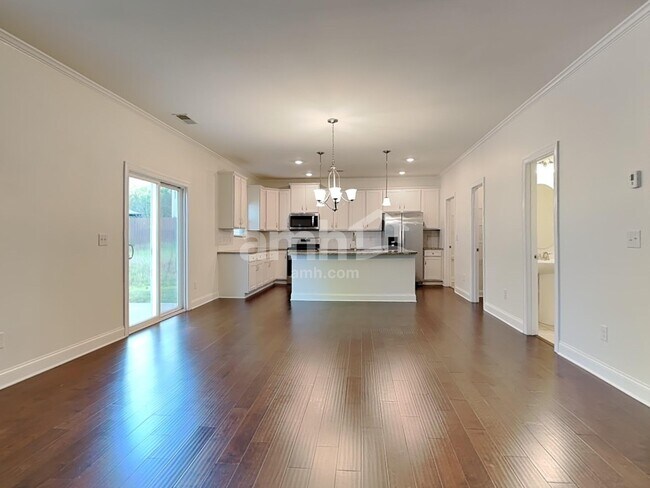 Foto del edificio - 515 McMillan Ln