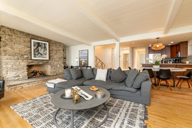 Building Photo - 10046 Sheridan Dr