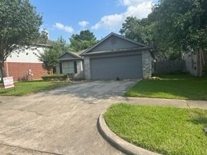 Building Photo - 822 Willow W Dr