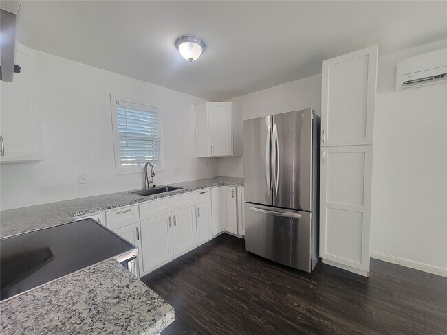 Foto del edificio - 6302 Jackson Dr