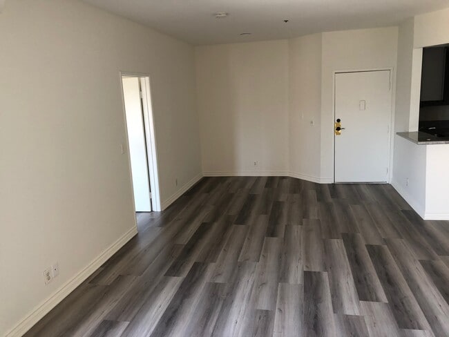 Building Photo - 1200 Mansfield N Ave