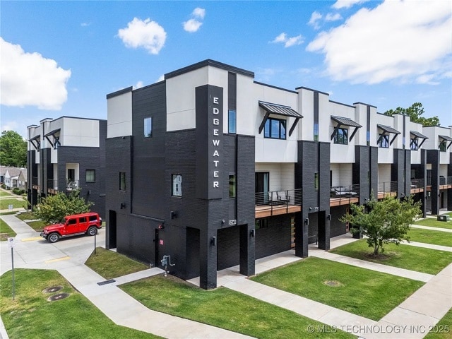 Building Photo - 3741 Riverside Dr