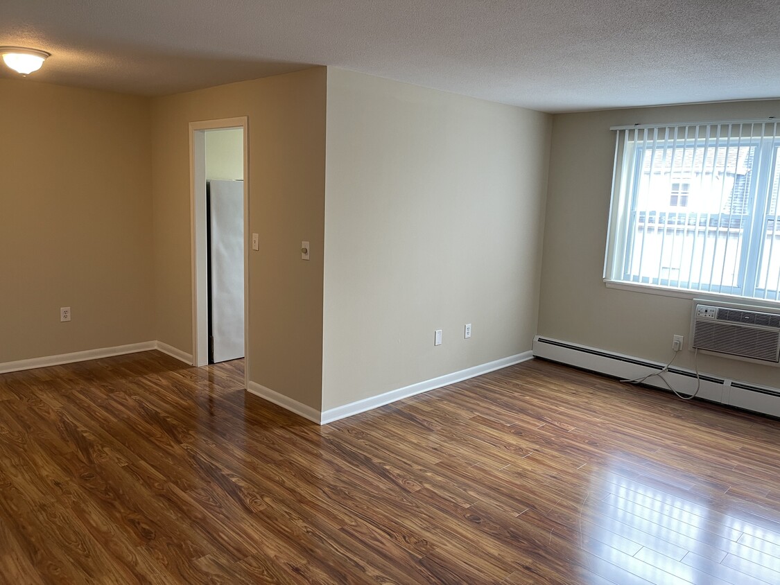 Primary Photo - 45 Oakwood Ave