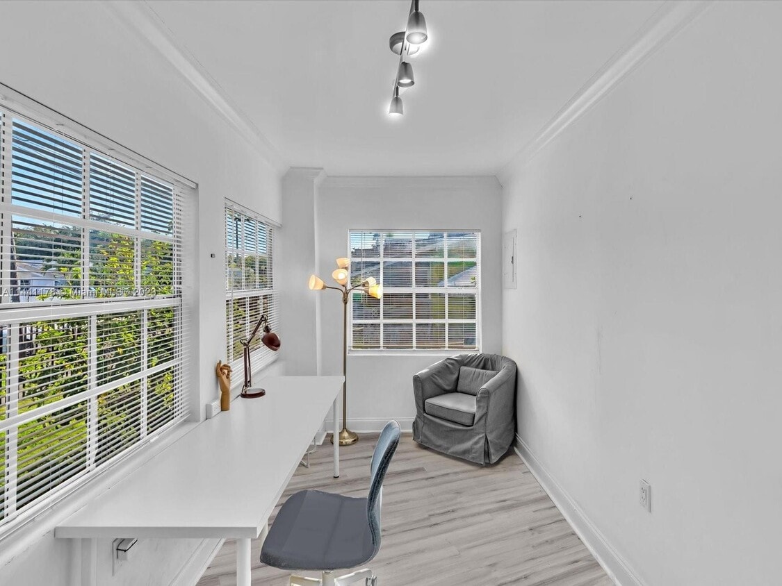 Foto principal - 92 NW 44th St