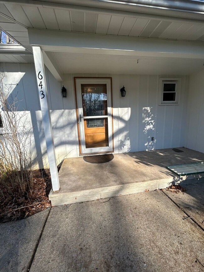 Building Photo - 3 bedroom, 3 bath house located in Park Forest