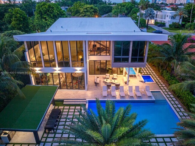 Foto del edificio - 521 Holiday Dr
