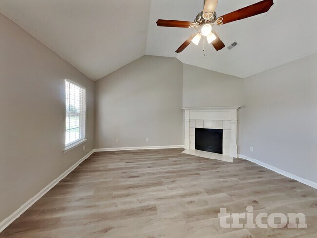 Foto del edificio - 2121 Montgomery Ln