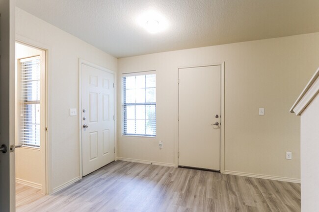 Foto del edificio - 7031 Heathers Pond