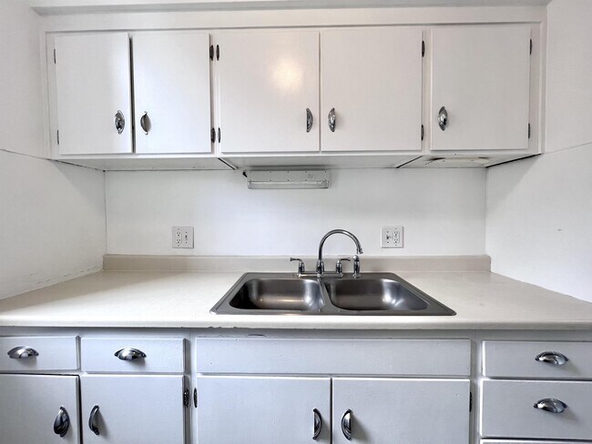 Building Photo - 4419 Rosehaven Ct