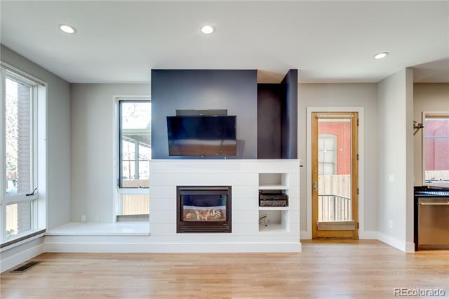 Building Photo - 2536 Glenarm Pl