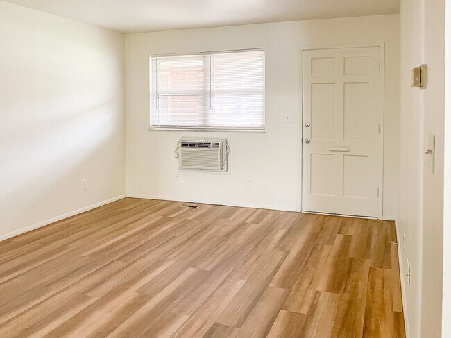 Foto del edificio - One story 2 bedroom with washer/dryer hook up