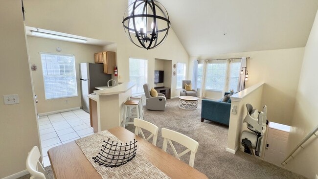 Building Photo - 9005 Lee Vista Blvd