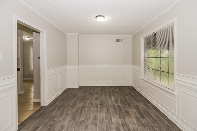 Building Photo - 6063 Colonyhill Dr