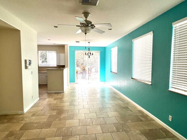 Building Photo - 3203 Scarletta Dr