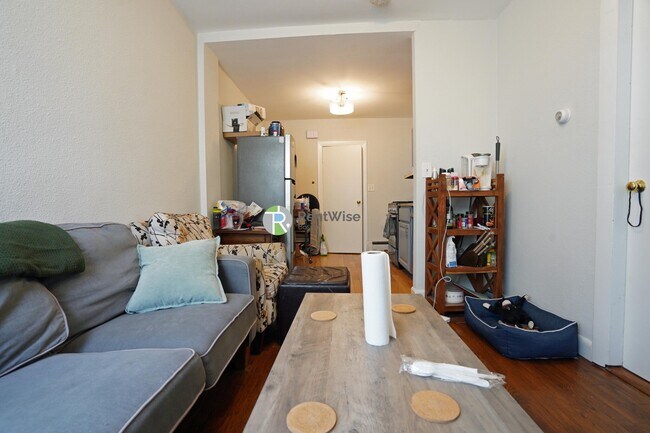 Foto del edificio - 722 E 6th St
