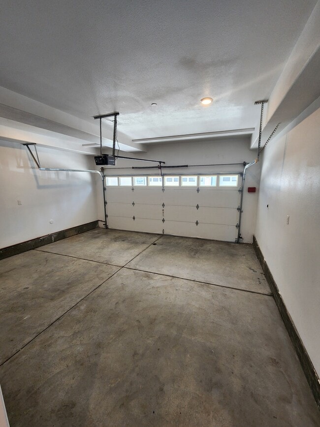 Building Photo - 14614 Vanowen St