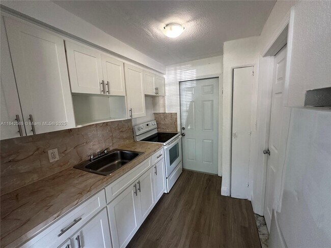 Foto del edificio - 360 NE 82nd St