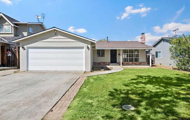 Nice 4BR/2.5BA Home in GREAT Location! - Nice 4BR/2.5BA Home in GREAT Location!