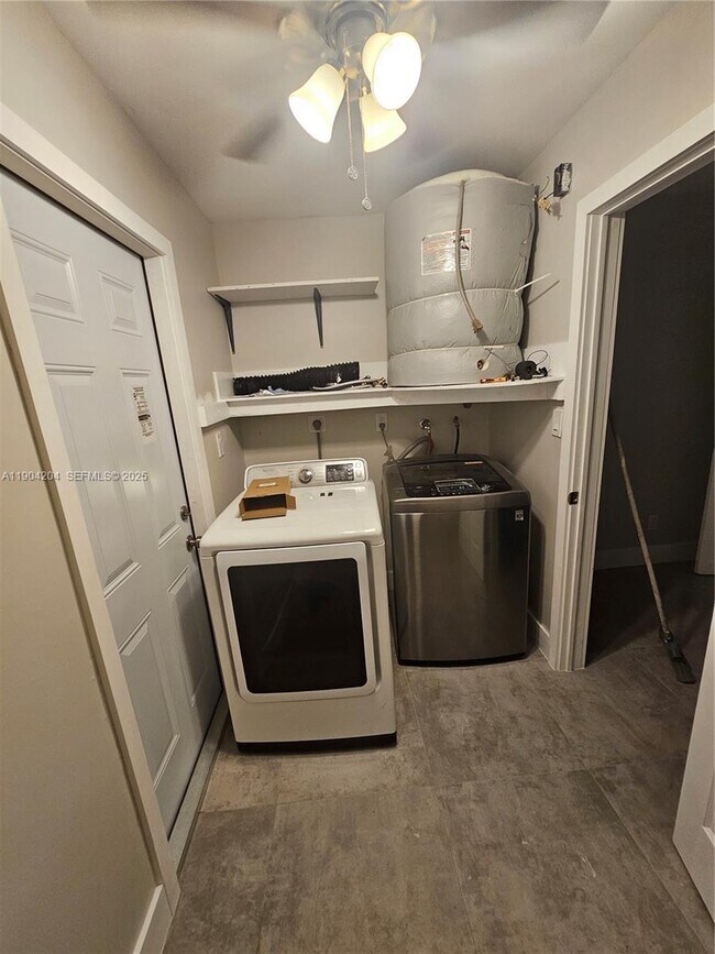 Foto del edificio - 7302 NW 76th Dr