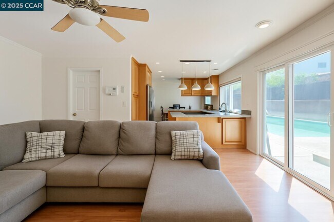 Building Photo - 9597 Davona Dr