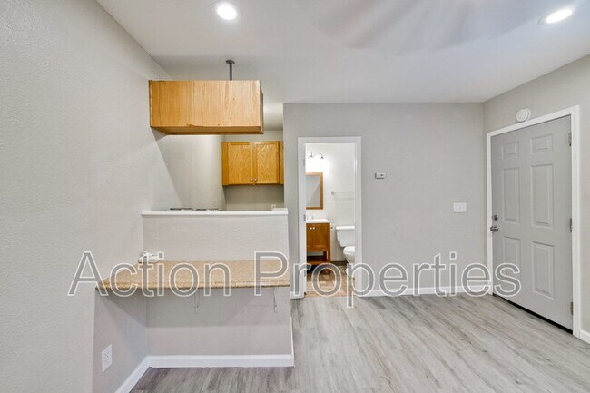 Foto del edificio - 1043 Henderson Ave