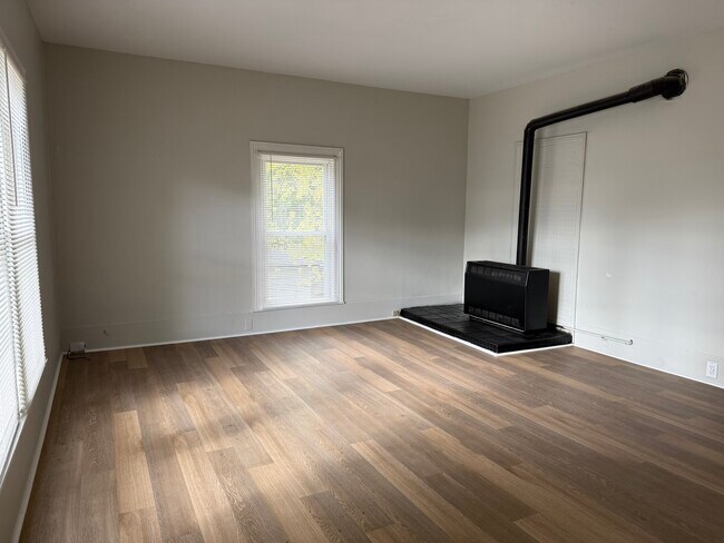 Building Photo - 522 Fleming St